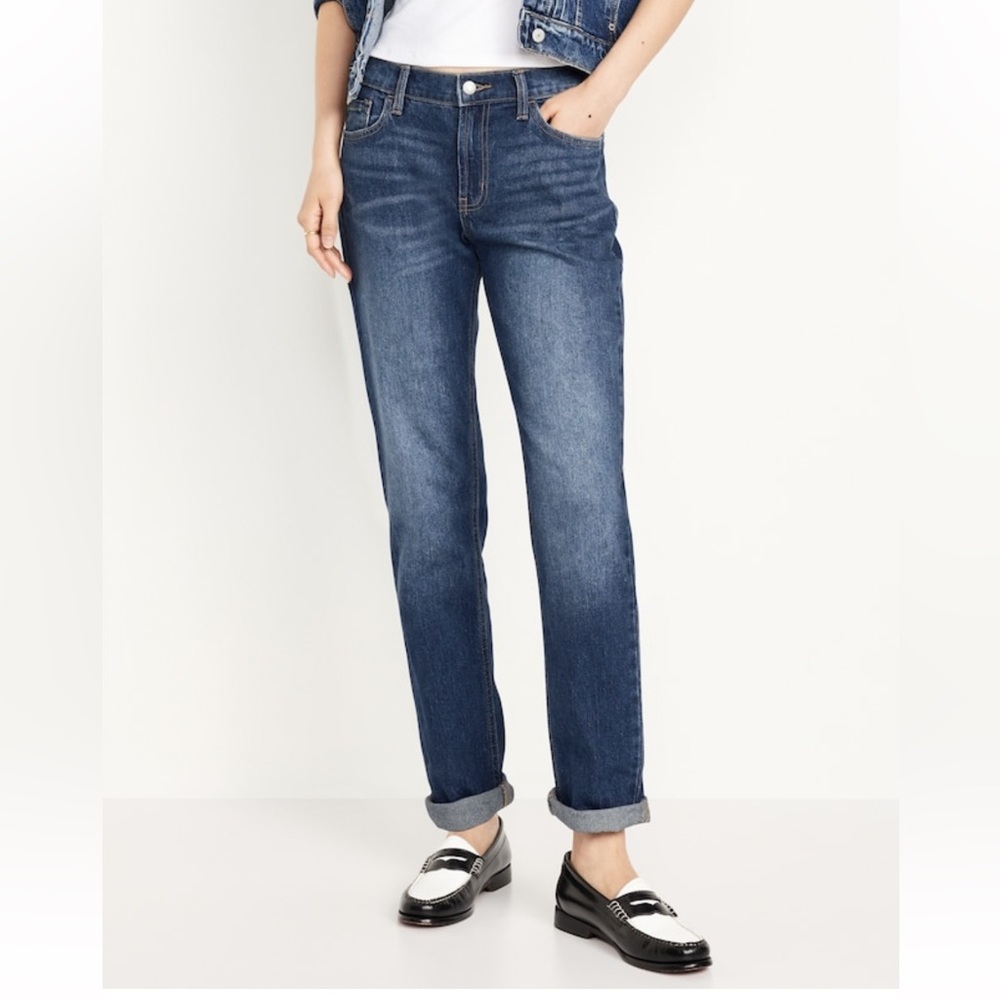 Old Navy Mid-Rise Wow Boyfriend Straight Leg Jeans, Size 2